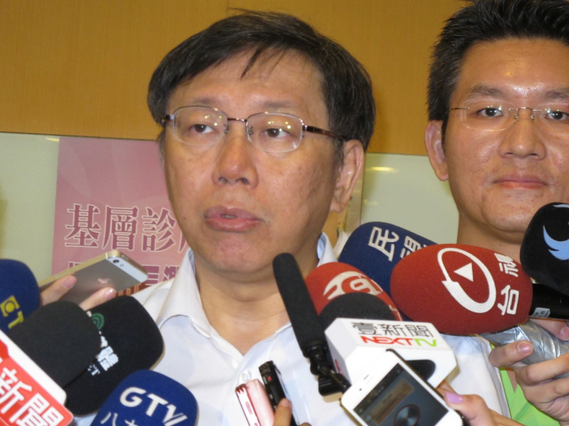 無黨籍台北市長候選人柯文哲14日表示，他反對燒死女巫方式的討伐頂新企業。圖：林朝億/攝   
