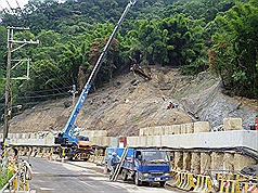 基福公路尚未完工引發提前通車爭議，基隆市長張通榮今(30)日說，工程完成前絕不能通車，否則市府已好封路準備。圖：中央社資料照片   