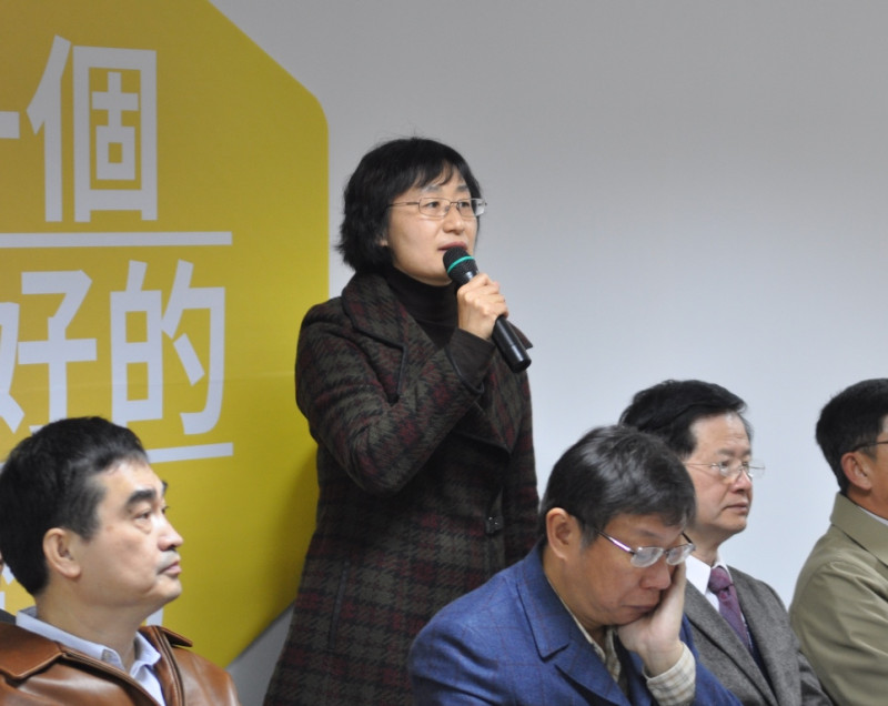 針對忠孝西路公車專用道議題，準交通局長鍾慧諭今(19)日坦承，拆公車專用道不見得比較好，因此在未來在進入交通局並討論之後，再做正式報告。圖：劉奕霆/攝   