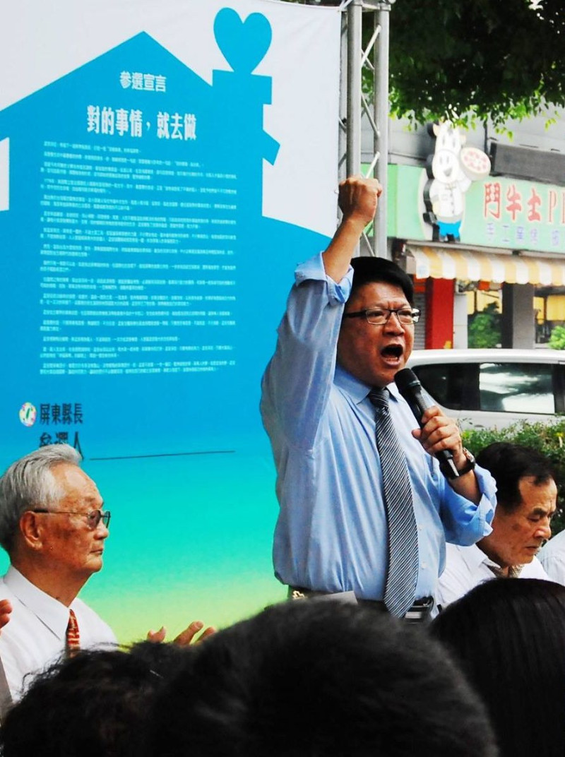 民進黨立委潘孟安今(13)日宣布參選屏東縣長黨內初選，將打造一個「安居樂業」的幸福屏東。圖片來源：翻攝自潘孟安臉書。   