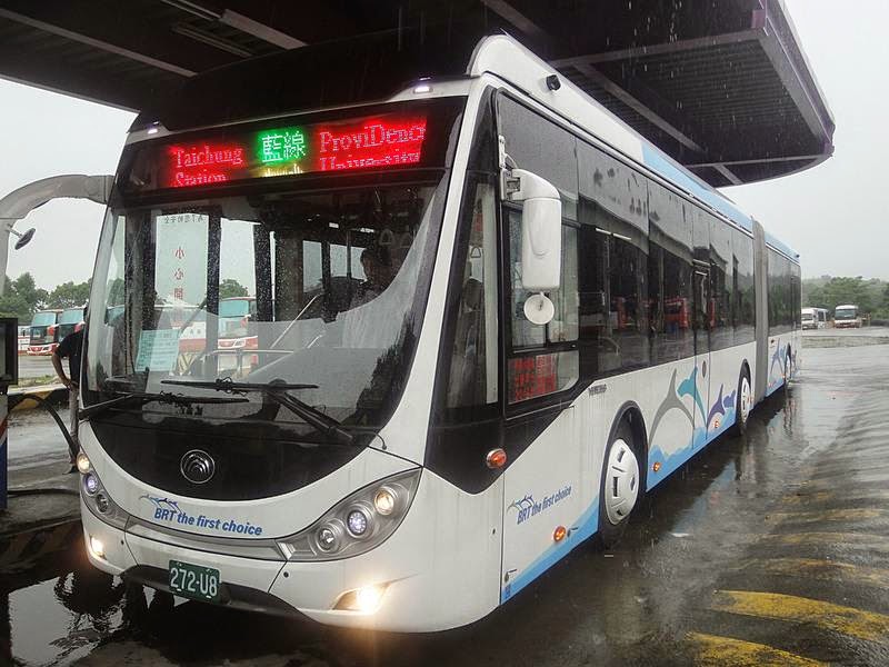 台中市長林佳龍終結快捷巴士(BRT)，要改做輕軌(LRT)，因此提追加預算1700萬元做LRT可行性評估。圖：台中市交通局提供   