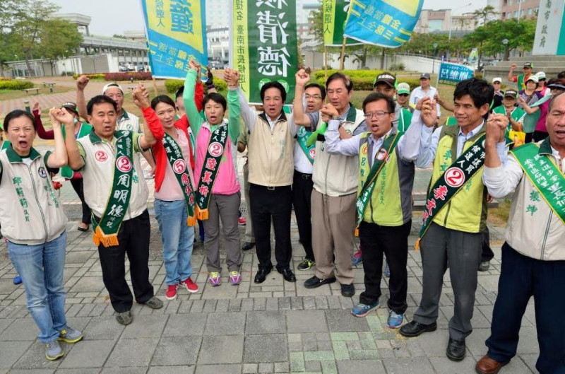 競選最後一天，民進黨台南市長候選人賴清德率議員候選人展開「山海連線．大步向前」大會師，全力衝刺。圖：黃博郎/攝   