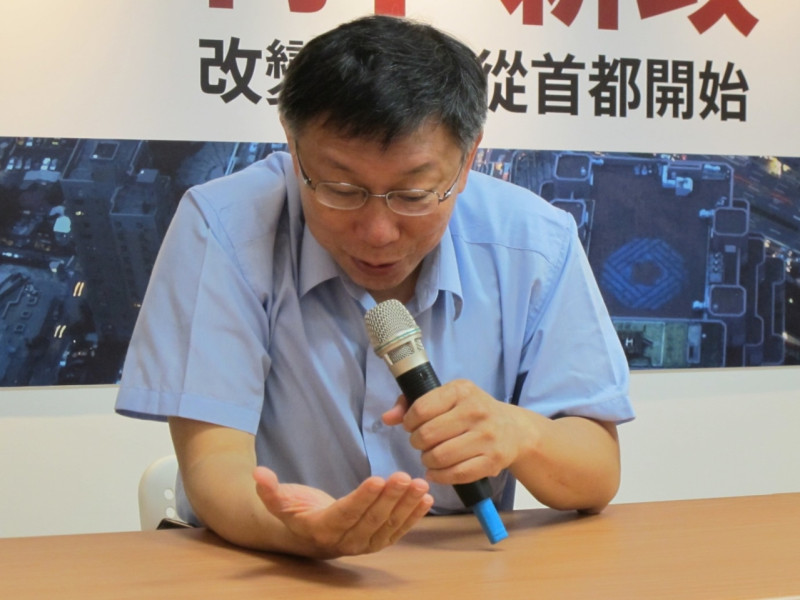 台北市長參選人柯文哲29日表示，他自己可以編「柯P失語錄」來賺自己的錢。圖：林朝億/攝   