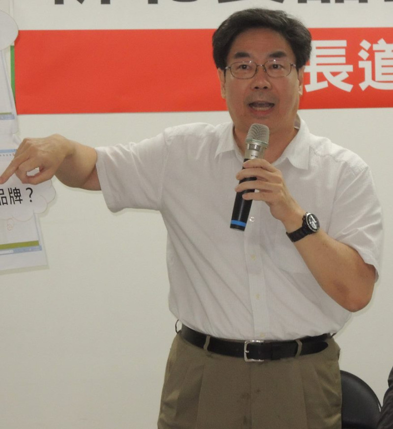 民進黨新北市長參選人游錫堃競選總部發言人莊碩漢表示，朱立倫要不要也談談自己「白手起家、不靠家庭」拚事業的過程，來讓新北市民了解他對權貴的定義？圖：陳冠廷/攝   