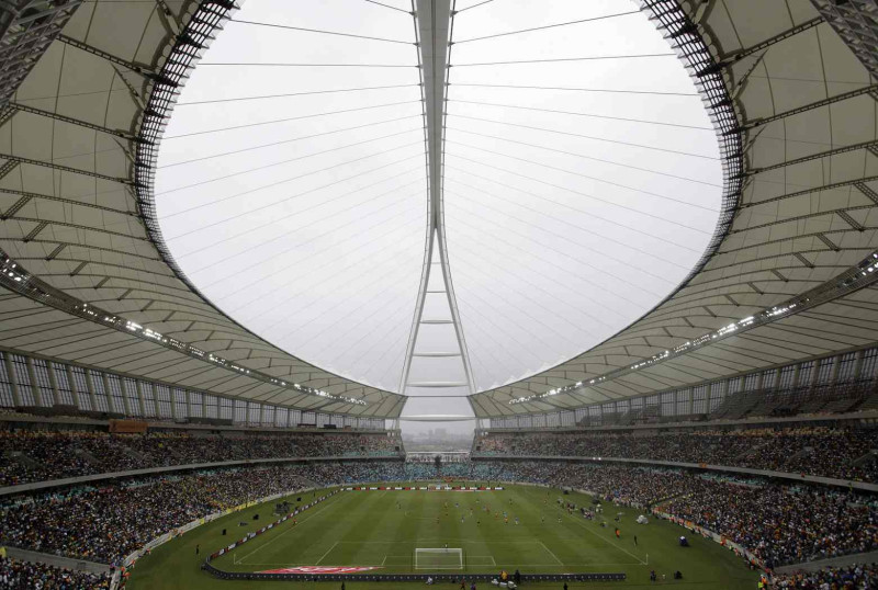 世界盃多項賽事將在南非9個城市進行，圖為位於德班的體育館，可容納7萬名觀眾，屆時將舉行7場球賽、包含準決賽。圖片來源：路透社   