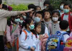 儘管WHO指出台灣東亞疫情下降中，但在台灣，自從台中7歲男童接種H1N1流感疫苗不幸死亡事件，已經造成國人對疫苗產心信心危機。來源：中央社   