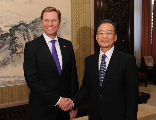 德國外長韋斯特韋勒首次訪華，與中國總理溫家寶會晤時，提到敏感的人權議題。（圖片來源：中國中央人民政府網站）   
