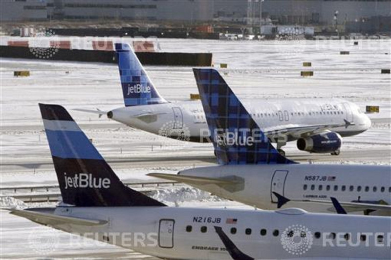 今年2月中旬，紐約肯尼迪國際機場一名空中交通管制員，疑似在JetBlue飛機起飛時，放任10歲兒子向飛行員發送指令，目前已停職接受調查。圖片來源：達志影像/路透社   