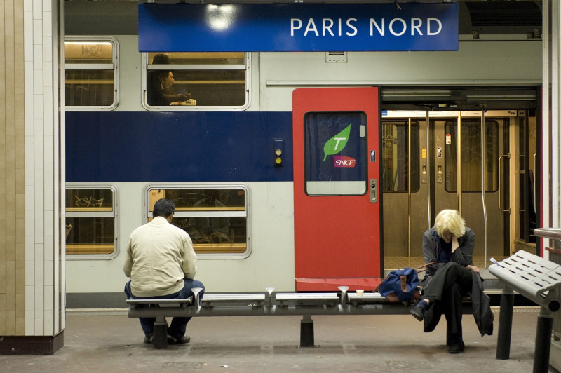 法國國營鐵路16日早晨，竟在官網上傳列車發生爆炸意外，造成400多人死傷的烏龍新聞。結果最後證實，這則新聞是內部安全模擬演練，因技術失誤傳出的假資料。資料照片：達志影像/路透社。   