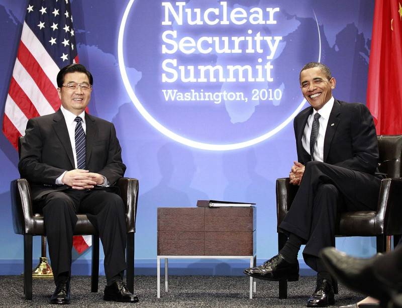 美國總統歐巴馬與中國國家主席胡錦濤，周一在華盛頓核安全峰會(Nuclear Security Summit)開幕會中進行晤談。圖片來源：達志影像/美聯社   