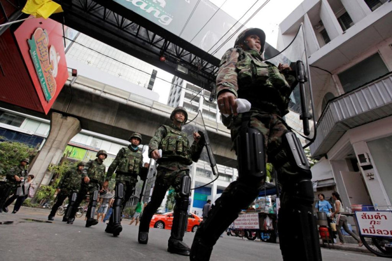 泰國軍隊進入曼谷商業區，以防止紅衫軍的進一步騷動。圖片來源:達志影像/路透社   