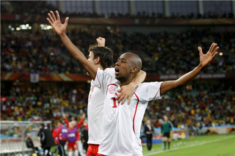 瑞士球員費南德斯（右）關鍵一球，讓瑞士1比0擊退西班牙。圖片來源：達志影像/路透社   
