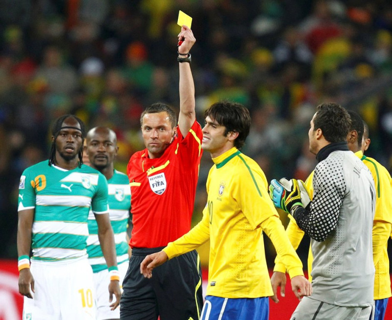 巴西卡卡拿下7年來首張紅牌，深覺相當無辜。圖片來源：達志影像/路透社   