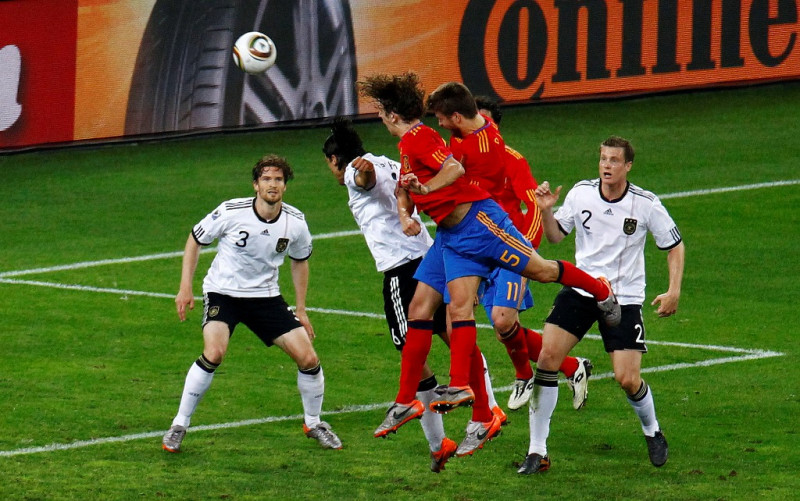 就是普約爾(Carles Puyol)頭槌的這一球，讓西班牙獲得史上首度爭奪世足金盃的機會。圖片來源：達志影像/路透社   
