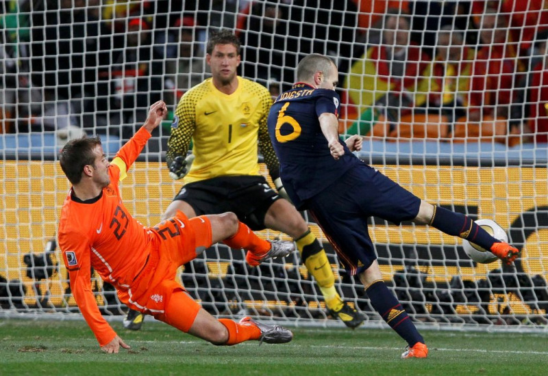 伊尼斯塔(Andres Iniesta)的這一踢，讓西班牙首度贏得大力神盃。圖片來源：達志影像/路透社   