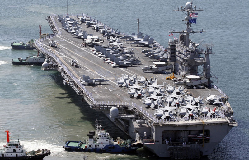 美韓將在星期日舉行海上聯合軍演，美國航空母艦華盛頓號(圖)已抵達韓國釜山港。圖片來源：達志影像/路透社   