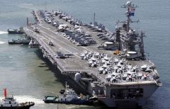 美韓舉行海上聯合軍演，美國航空母艦華盛頓號(圖)已抵達韓國釜山港。圖片來源：達志影像/路透社   