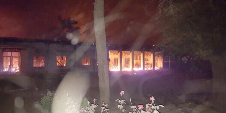 阿富汗昆都士一家醫院遭到美軍轟炸，造成多名人員及病患死亡。圖：翻拍自醫生無國界組織官方網站   