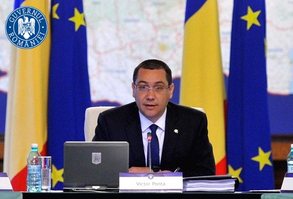 羅馬尼亞總理彭塔透過電視宣布辭去總理職務，希望政府團隊的請辭可以讓走上街頭抗議的人感到滿意。圖：翻攝彭塔臉書   