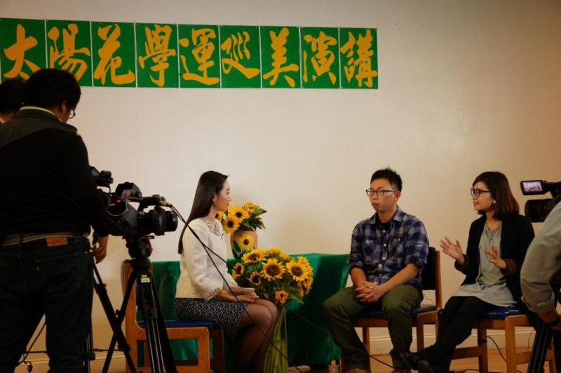魏陽和黃郁芬兩人接受新唐人電視訪問。圖：NYDECO/攝   