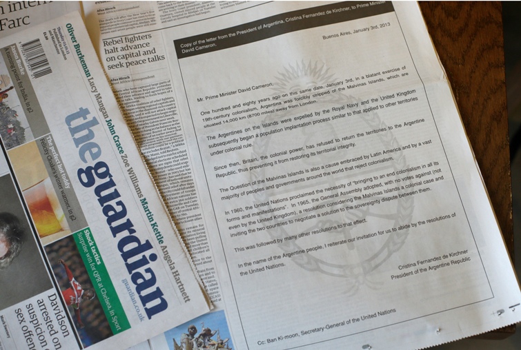 阿根廷總統克莉斯蒂娜‧費南德茲，寫了一份公開信，刊登於英國《衛報》，公開要求英國歸還福克蘭群島。圖片來源：達志影像/美聯社。   