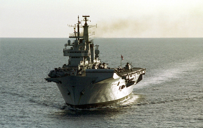 曾參與福克蘭群島戰役的英國退役航艦「無敵號」，將在今年2月公布拍賣結果，英籍華商林建邦表示已向英國海軍提交競拍文件，引起英國國內疑慮。圖片來源：達志影像/路透社   