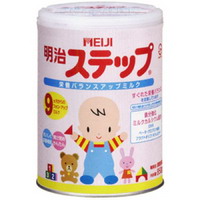 日本明治公司所生產的「明治STEP」奶粉，被驗出含有放射性物質銫，將回收40萬罐奶粉。圖片來源：翻攝自明治公司官網。   