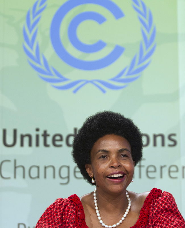 本次大會主席、南非外長恩柯納-馬薩班（Maite Nkoana-Mashabane）表示，在延長會的時間裡，194國與會代表為遏止全球溫室氣體的努力，向前邁出了一大步。圖片來源：達志影像/路透社   