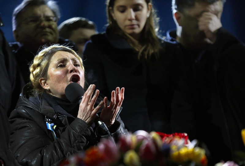 獲釋的烏克蘭前總理尤利亞•季莫申科（Yulia Tymoshenko）星期六（22日）在基輔獨立廣場對支持者發表演說，一度潸然淚下。圖片來源：達志影像/路透社   