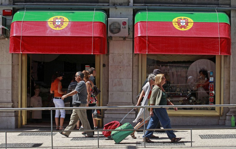 在老家找不到工作，有越來越多的葡萄牙年輕人大量湧入昔日的殖民地闖天下。圖片來源：達志影像/路透社。   