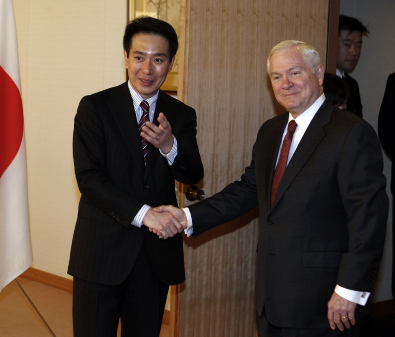 今天美國國防部長蓋茨（右）與日本外相前原誠司（左）會談，確認了將日本首相菅直人春天訪美，作為日美加強同盟關係的契機。圖片來源：達志影像/路透社   