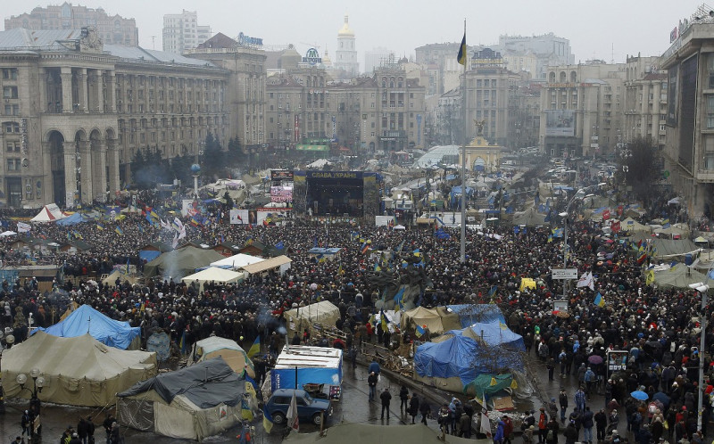 約有7萬名抗議群眾週日聚集在基輔市中心，要求總統亞努科維奇下台。圖片來源：達志影像/路透社   