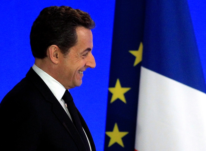法國總統薩科奇(Nicolas Sarkozy)23日在記者們聽得到的距離，向自己的幕僚說，他的政治生命可能要結束了。圖片來源:達志影像/路透社   