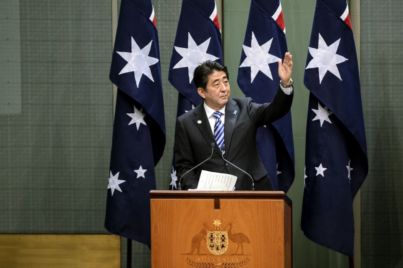 日本首相安倍晉三8日在澳洲聯邦議會發表演說，成為首位在此演講的日本首相。圖片來源：達志影像/美聯社。   