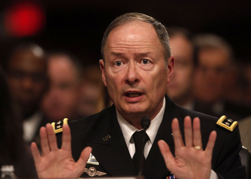 美國國安局(NSA)局長亞歷山大12日在參議院聽證會上為自己辯護，稱「稜鏡計畫」已經揭穿、終結了「許多的」恐怖陰謀。圖片來源：達志影像/美聯社。   