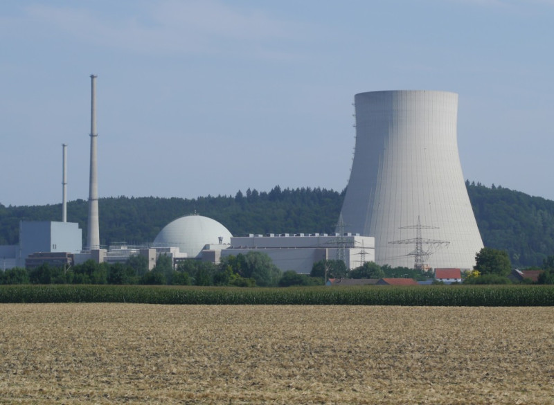 德國在福島事故後加快廢核腳步，預計2022年前放棄核能發電，圖為慕尼黑近郊伊薩（Isar）河畔的核電廠。林育立/攝   