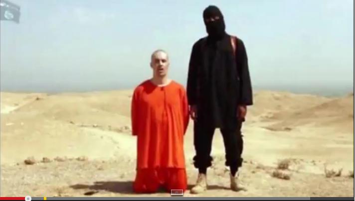 伊斯蘭國(IS)19日公布一段影片指出，已將1名美國記者佛里(James Foley)斬首。圖：翻攝自YouTube   