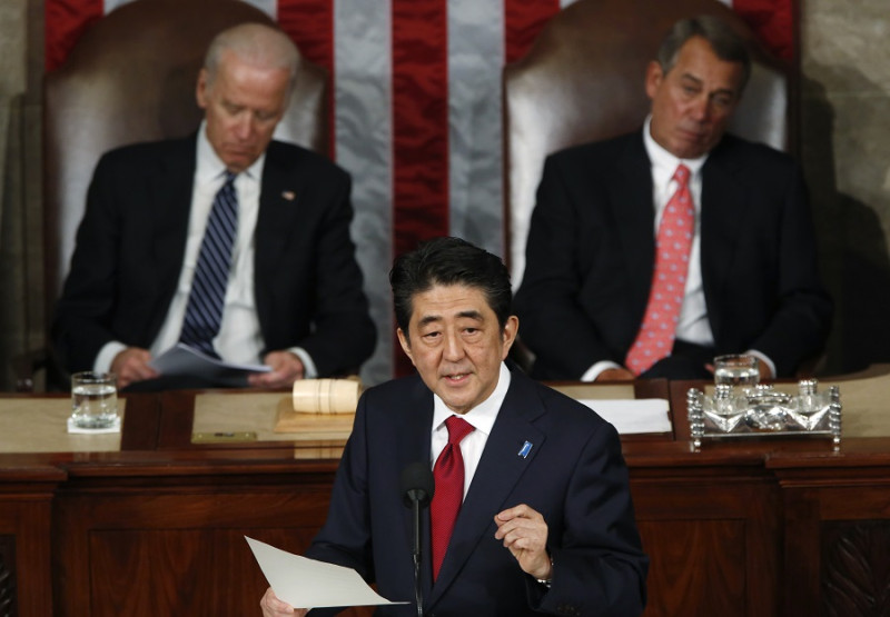 日本首相安倍晉三29日在美國國會發表演說，對日本在二戰期間的行為，表達「深感懊悔」，但並未使用道歉字眼。圖片來源：達志影像/路透社   