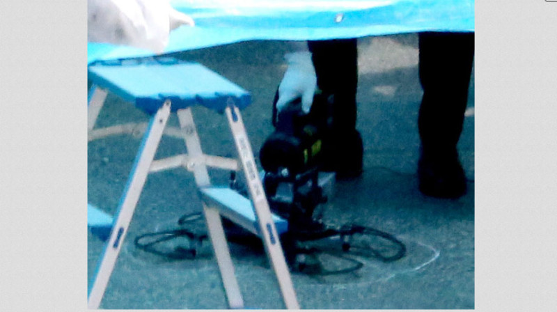 日本警方已經無人機上裝載物品進行深入調查。圖：翻攝朝日新聞   