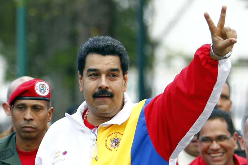 為了解決物價飆漲問題，委內瑞拉總統馬杜洛(Nicolas Maduro)出了個新招，招喚大學生擔任志工到超級市場去揪出不合理的標價。圖片來源：達志影像/路透社。   