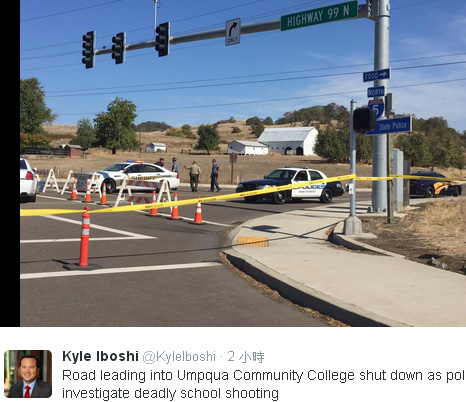 美國俄勒岡州烏姆普夸社區學院傳出校園槍擊案，造成至少13人亡死，嫌犯已遭擊斃，當地警方拉起封鎖線進一步追查。圖：翻攝KGW NEWS推特   