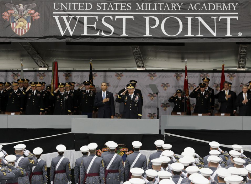 美國總統歐巴馬28日在西點軍校畢業典禮上，對畢業生闡述美國外交政策。圖片來源：達志影像/美聯社。   