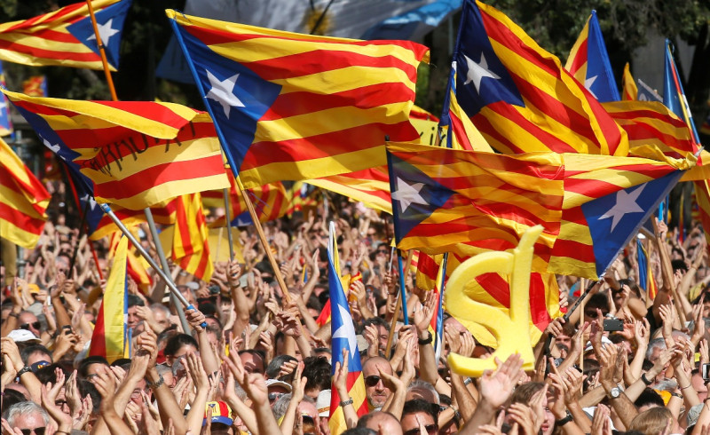 蘇格蘭獨立公投喚醒加泰隆尼亞人脫離西班牙的意志。圖為10月19日加泰隆尼亞獨立示威聚會。圖片來源：達志影像/路透社。   