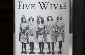 美國愛達華州禁賣「5個老婆伏特加」。圖片來源：Ogden's Own Distillery酒廠網站。   
