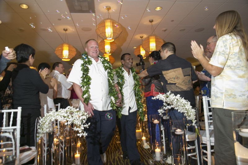 在經過同志團體逾23年的積極爭取後，夏威夷州2日開始正式接受同性婚姻合法化的申請，有不少同志伴侶選在這一天為自己完成終身大事。圖片來源：達志影像/美聯社   