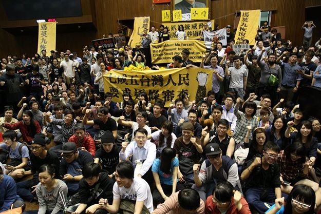 太陽花學運占領立法院長達數週的行動所展現出來的非暴力抗爭，讓高龍江肯定台灣是個充滿活力的民主國家。圖：新頭殼資料照片   