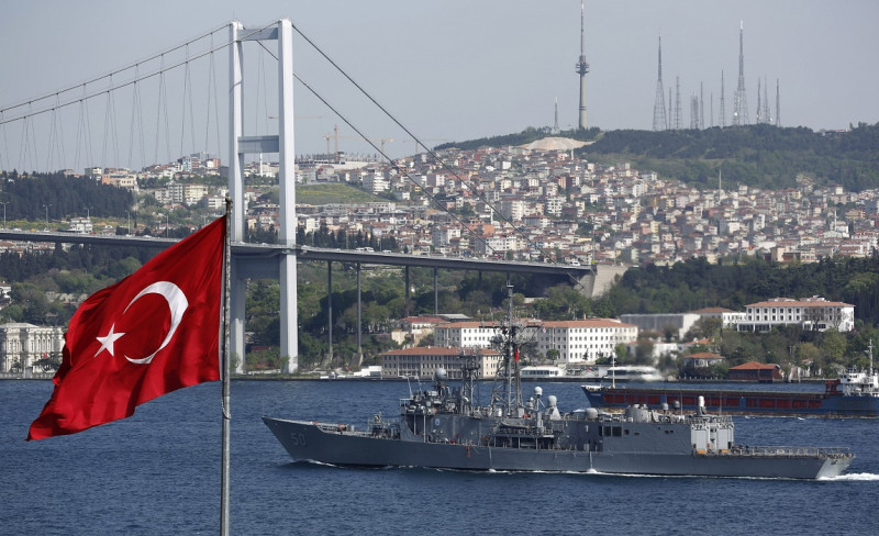 圖為2014年4月22日泰勒號(USS Taylor FFG-50)航行在博斯普魯斯海峽(Bosphorus)，正在前往位於黑海(Black Sea)的伊斯坦堡(Istanbul)。圖片來源：達志影像/路透社。   