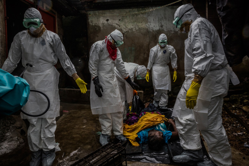 《紐約時報》報導伊波拉疫情獲得特寫新聞攝影獎。圖：翻攝自普立茲獎官網   