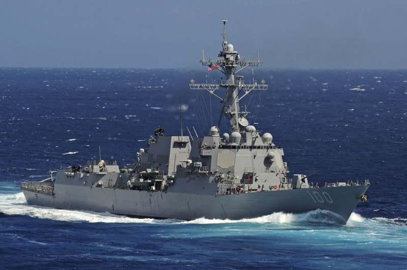 美國海軍第7艦隊宣布，隨著搜索區域的進一步擴大，美軍導彈驅逐艦「紀德號」(USS Kidd)將不再參與尋找MH370客機的行動。圖為紀德號驅逐艦。圖片來源：達志影像/路透社   