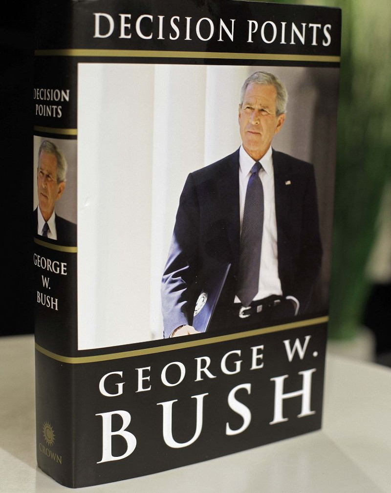 美國前任總統小布希(George W. Bush)的回憶錄《決策點》（Decision Points）將在今天正式出版，美國學者卻以「錯繆點」撰文批評。圖片來源：達志影像/美聯社。   